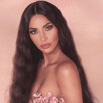 Ким Кардашьян выпустила «цветочную» коллекцию макияжа