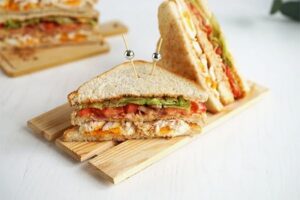 Клаб-сэндвич для самостоятельных людей, которые дорожат своим временем; yandex.ru